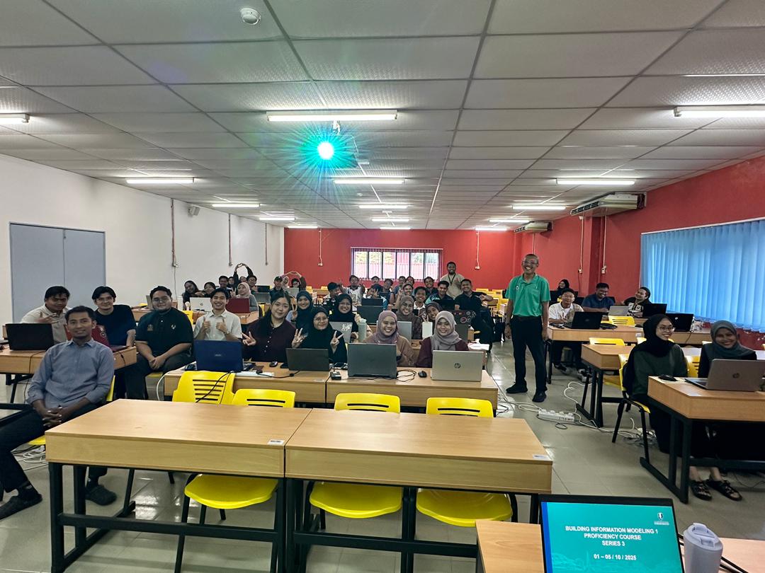 FTKA students are currently attending the BIM 1 Proficiency Course, gaining hands-on experience in digital construction and modeling on 1/10/2025 - 3/10/2025 course includes expert-led sessions by Ts. Dr. Zahrizan Hj Zakaria on 1 October 2025 at UMPSA 
